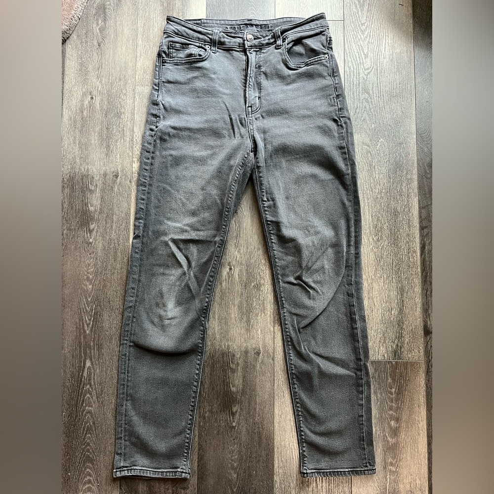American Eagle Grey Mom Jeans (8 LONG)